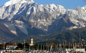 Between Pisa And 5 Terre