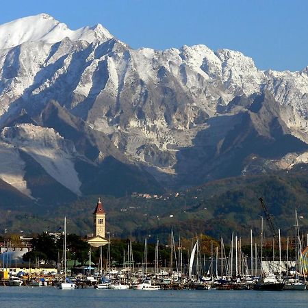 Between Pisa And 5 Terre Marina Di Carrara Extérieur photo