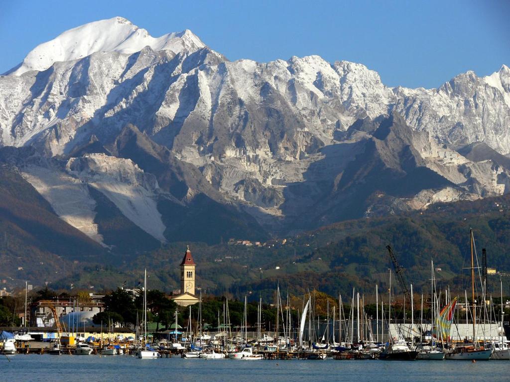 Between Pisa And 5 Terre Marina Di Carrara Extérieur photo